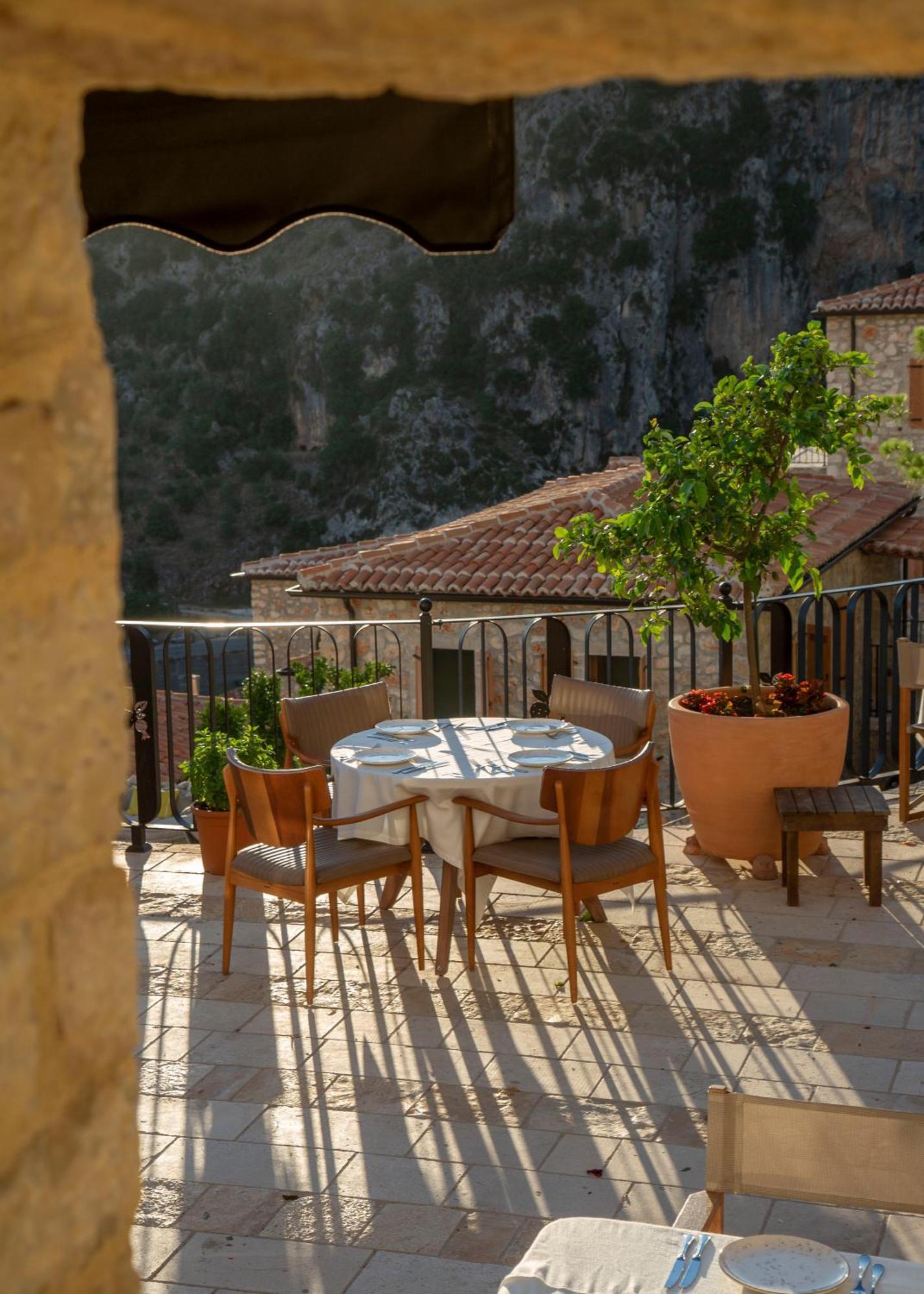 Zoe Hora Hotel Dhermi Bagian luar foto